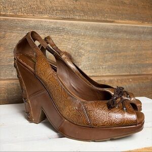 VTG VINCE CAMUTO Embossed Leather  Square Peep Toe Slingback Platform Heels 10